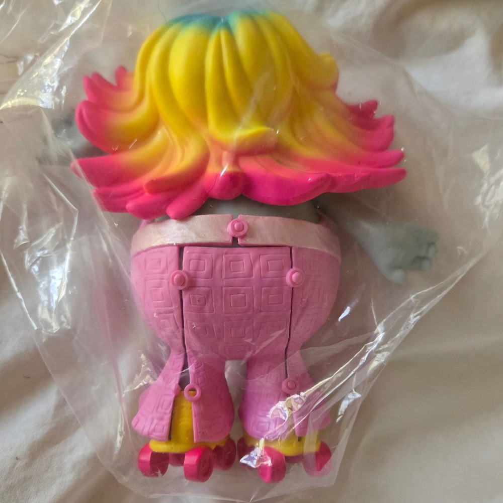 DreamWorks Trolls Band Together Bridget Roller Skating Figure Rainbow Hair 6in - Picture 3 of 3